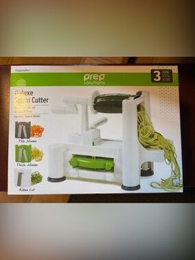 Deluxe Spiral Cutter - White and Green Vegetable Spiralizer